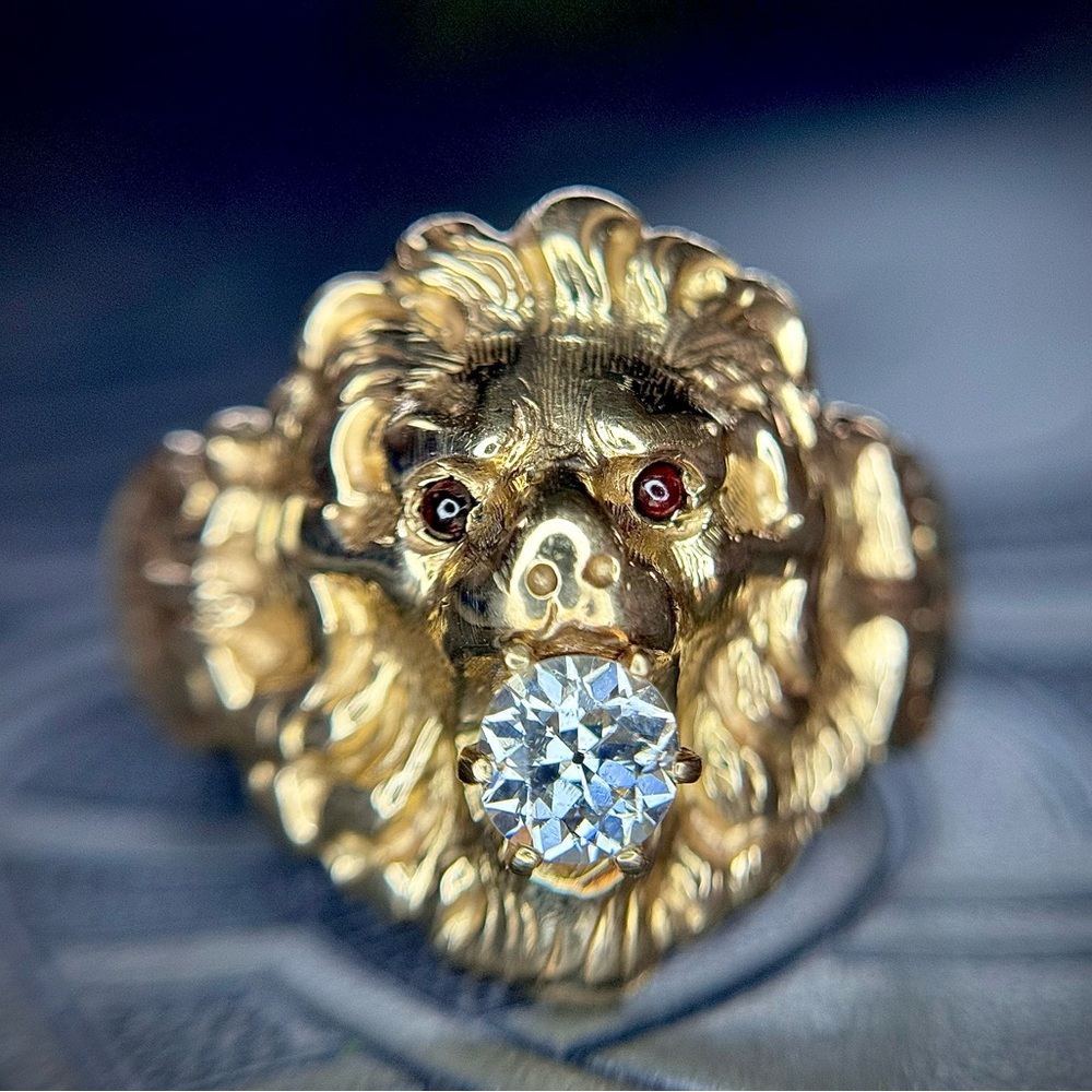 Antique Victorian Lion Ring featuring a Old European Cut Diamond 14k Yellow Gold - Picture 9 of 16
